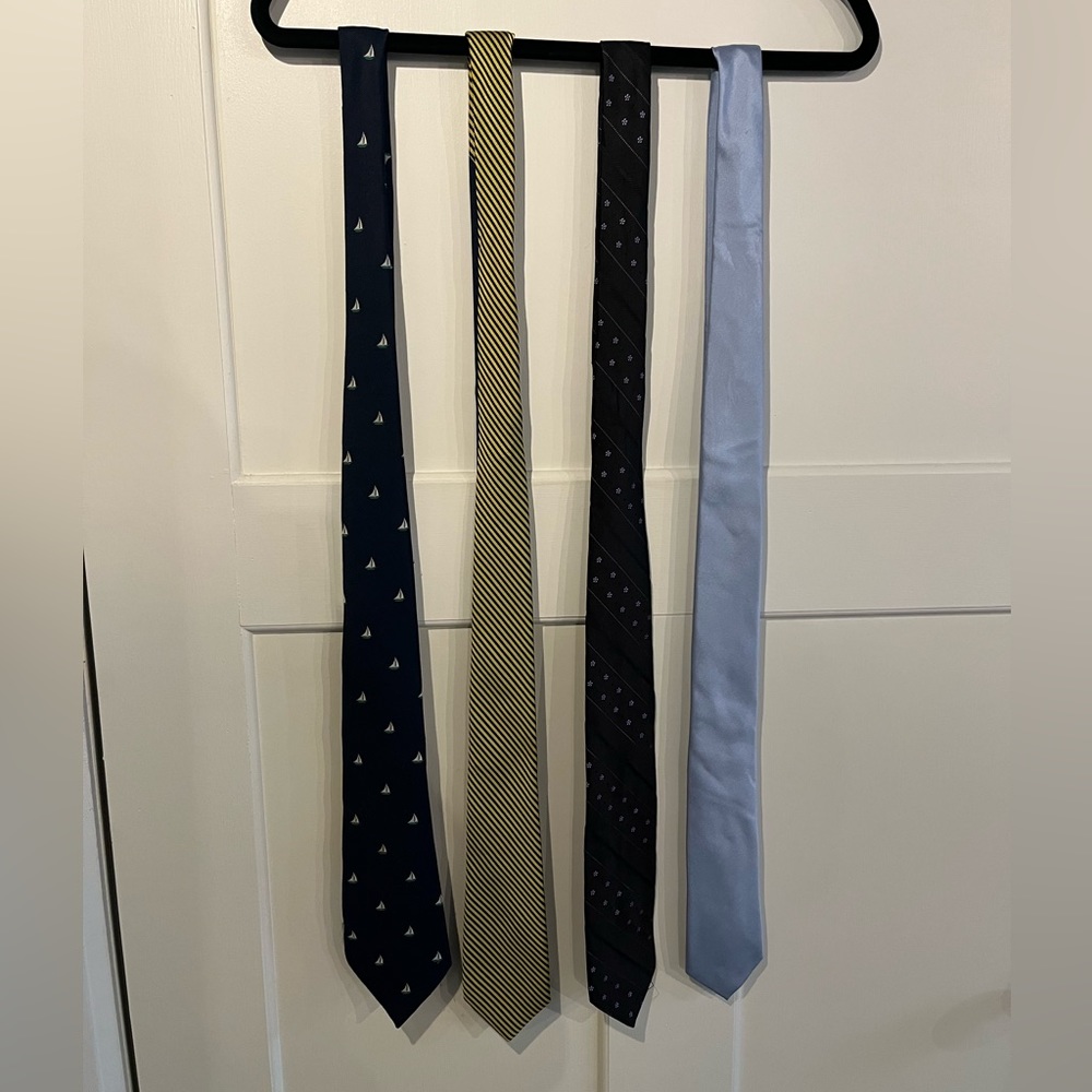 Bundle of Four Classic Ties Ted Baker, Alfani, Tommy Hilfiger and Country Clubs